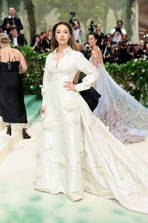 Madalyn Cline, Met Gala Fashion, Madeline Cline, White Rose Wedding, Royalty Dr, Gala Looks, Elizabeth Debicki, Gala Fashion, Met Gala Red Carpet