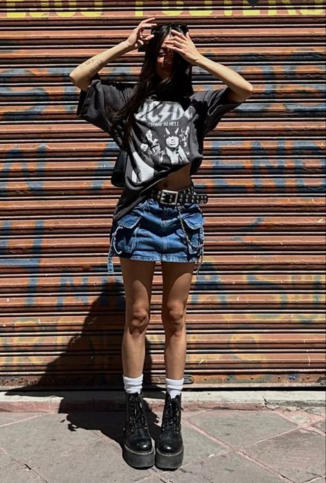 Rock Festival Outfit Summer, Street Festival Outfit, Estilo Edgy, Casual Punk Outfits, Edgy Aesthetic Outfit, Rock Festival Outfit, Summer Outfits Edgy, Punk Mode, Indie Outfits Aesthetic