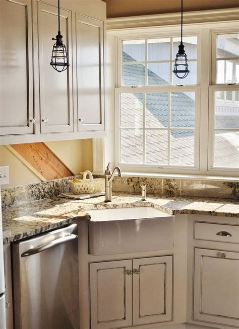 Awesome Kitchen Sink Ideas (Modern, Cool, and Corner Kitchen Sink Design) #farmhouse #undermount #diy #dark #dropin #rustic #double #decor #modern #unique #stainlesssteel #small #granitecounters #creative #island Corner Farmhouse Sink, Corner Kitchen Sink Ideas, Corner Sinks, Corner Kitchen Sink, Kitchen Sink Lighting, Kitchen Sink Decor, Small Kitchen Sink, Sink Decor, Corner Sink Kitchen