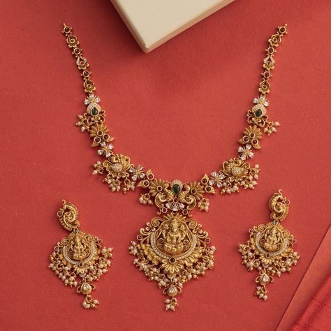 Cz Necklace Designs, Nakshi Jewellery, Indian Gold Necklace Designs, Antique Necklace Set, Indian Wedding Jewelry Sets, Gold Jewels Design, Neck Pieces Jewelry, Gold Jewelry Outfits, New Gold Jewellery Designs