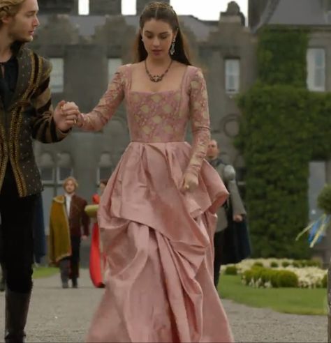 Reign, Mary 2x04 in a custom dress by the Reign costume department. Reign Outfits, Marie Stuart, Reign Mary, Reign Fashion, Reign Dresses, Mary Dress, Period Clothing, Mary Stuart, Royal Dresses