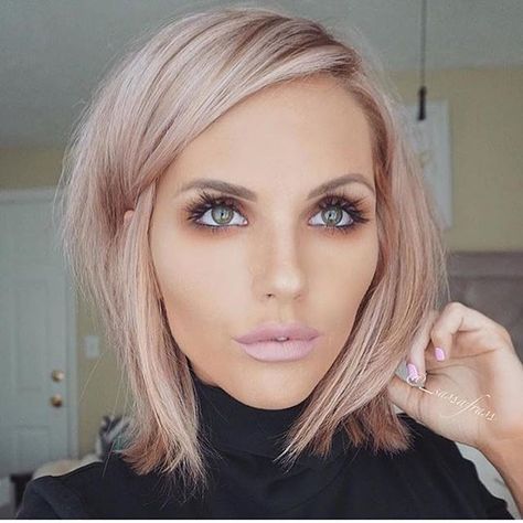 Rose Gold Haircolor and cut done by Amber #shearenvytupelo  on… Platinový Blond, Gold Blonde Hair, Blond Rose, Rose Gold Blonde, Work Hair, Gold Hair Colors, Hair Color Rose Gold, Copper Blonde, Gold Blonde