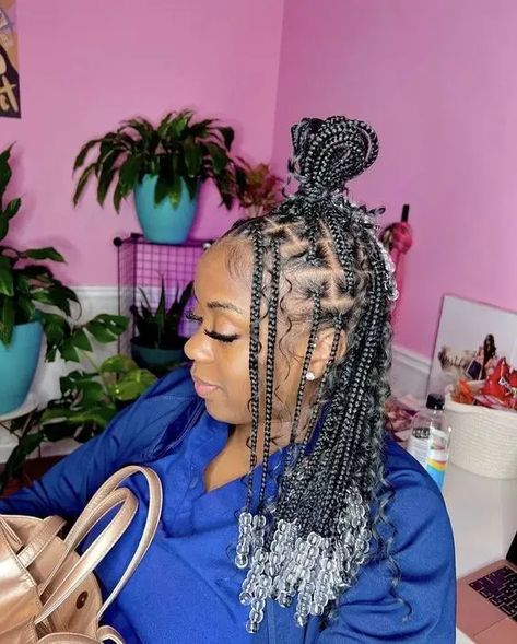 Knotless Braids with Beads: 34 Inspos for You Goddess Braids Natural Hair, Braids With Beads Hairstyles, Knotless Braids With Beads, Beads Hairstyles, Short Box Braids Hairstyles, Braided Hairstyles For Black Women Cornrows, Big Box Braids Hairstyles, Goddess Braids Hairstyles, Cute Braided Hairstyles