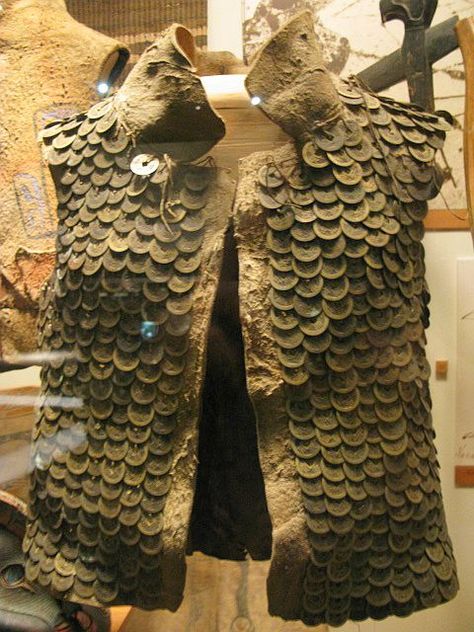 Native american (Sitka Alaska) Tlingit leather war dress plated with Chinese coins. The Tlingit received Chinese coins in trade from Boston sea merchants in exchange for sea otter pelts. Armor Reference, Lamellar Armor, Scale Armor, American Stuff, Ring Armor, Sitka Alaska, Native Culture, Shanghai Tang, Body Armour