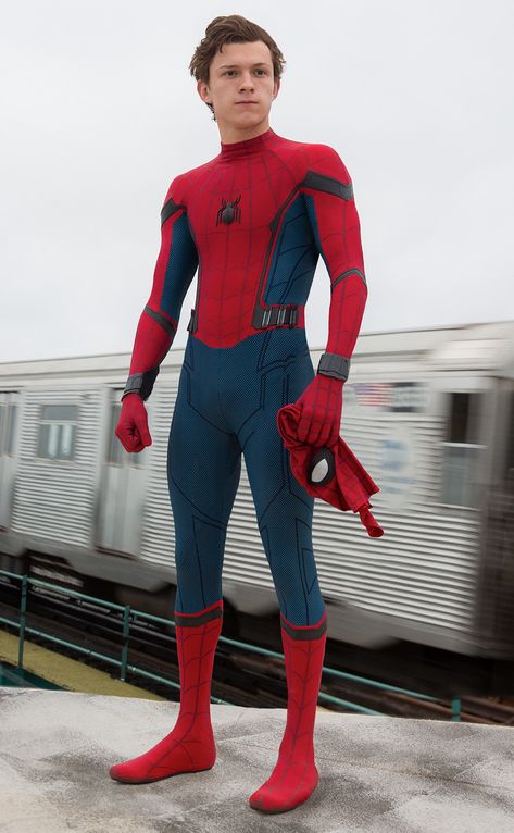 Spiderman Suit, Wallpaper Avengers, Peter Parker Spiderman, Tom Holland Peter Parker, Man Suit, Tom Holland Spiderman, Spiderman Homecoming, Men's Toms, Amazing Spiderman