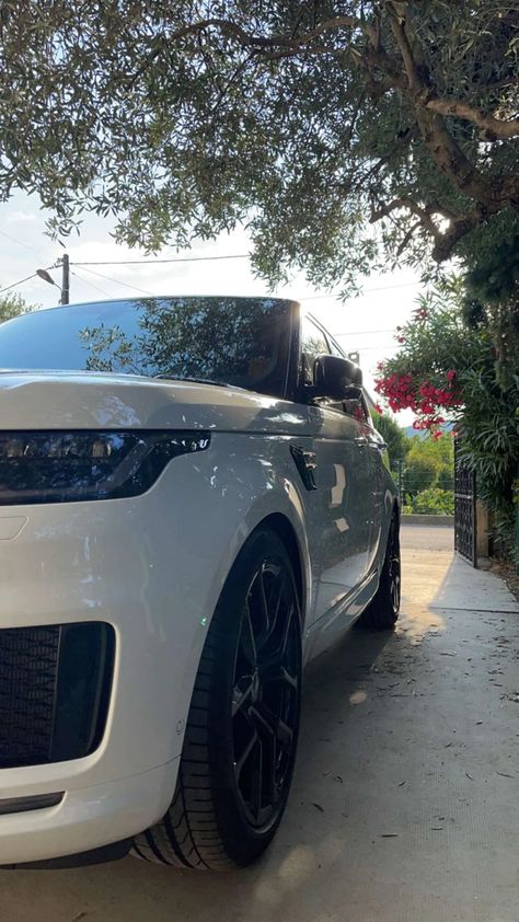 Range Rover Discovery, Rich Cars, New Luxury Cars, Luxury Lifestyle Fashion, Rich Girl Lifestyle, Driving Photography, Driving Pictures, Classy Cars, Super Luxury Cars