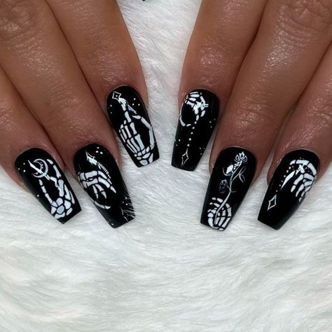 Step into the New Year with style - explore chic and sparkling nail designs! Skeleton Hand Nails, Skeleton Nail Art, Long Nail Art Ideas, Skeleton Nails, Slay Nails, Halloween Nails Design, Firework Nail Art, Neutral Nail Art Designs, Rodeo Nails