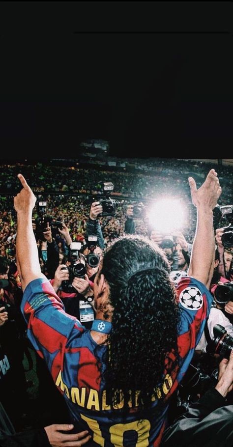 Hype Wallpaper Aesthetic, Goat Ronaldo, Ronaldinho Wallpapers, Miroslav Klose, Football Players Photos, Soccer Photography, Hype Wallpaper, Football Players Images, Ronaldo Messi