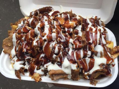 Under this mountain of cheese and sauce is hot chips covered in melted cheese. Picture: Facebook/Halal Snack Pack Appreciation Society Halal Snack Pack, Hsp Food, Food Savoury, Hot Chips, Maltese Recipes, Halal Snacks, Southern Breakfast, Middle Eastern Food, Hot Chip