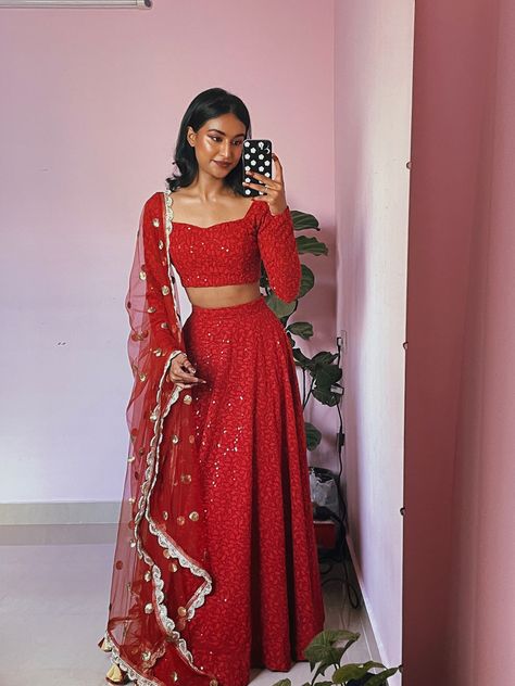 Rida Tharana Red Lehenga, Red Lehanga Outfits Simple, Rida Tharana Outfits, Red Lengha Simple, Lehenga Simple Elegant, Lehenga Designs Red, Red Lehenga Simple, Red Lehenga Designs, Red Indian Outfit