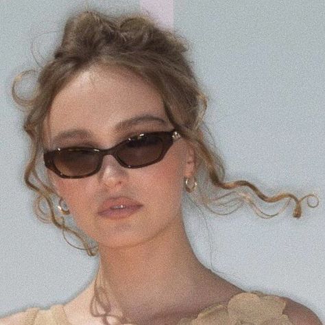 Lily Rose Depp, Lily Rose, A Dress, The Wind, A Woman, Lily, Sunglasses, Hair