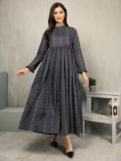 Lawn Frock Design, Shalwar Designs, Frock Designs For Women, Sewing Styles, Ladies Kurti, Long Frock Designs, Frock Style, Simple Frocks, Stitching Ideas