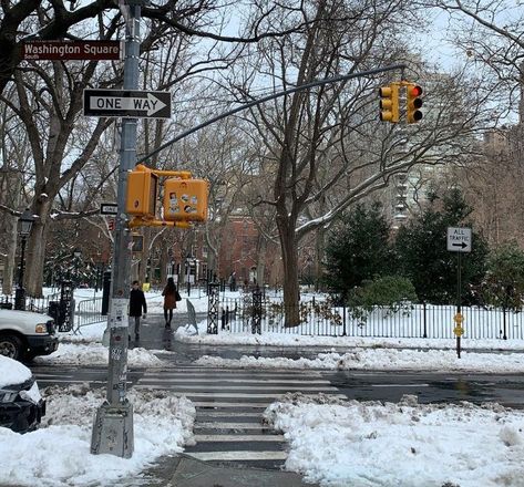 nyc nycaesthetic nycfashion y2k aesthetic subway subwayaesthetic y2kfashion Plane Flying, Voyage New York, I Love Winter, Christmas Feeling, Winter Scenery, Best Seasons, Winter Wonder, Winter Aesthetic, Christmas Aesthetic