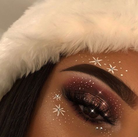 Christmas Makeup Looks Holidays, New Year’s Eve Glam Makeup, Glam Christmas Makeup Looks, Makeup Ideas Christmas Party, Makeup Ideas For Thanksgiving, X Mas Makeup Look, Hot Cocoa Makeup, Brown Christmas Makeup, Easy Xmas Makeup