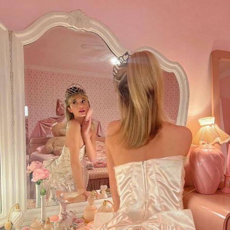 charlotte la bouff aesthetic | the princess and the frog Aphrodite Aesthetic Pink, Aesthetic Aphrodite, Modern Princess Aesthetic, Barbie Decor, Charlotte La Bouff, Pink Princess Aesthetic, 80s Barbie, Pink Pjs, Aphrodite Aesthetic