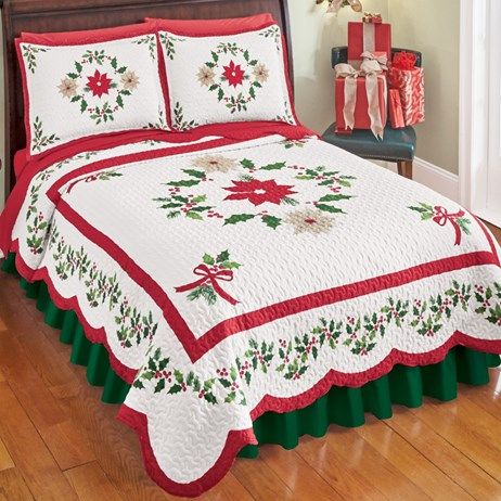 Christmas Evergeen Garland Quilt | Collections Etc. Holiday Bedroom Decor, Baby Born Kleidung, Christmas Duvet Cover, Christmas Duvet, Christmas Bedding Set, Holiday Bedroom, Cherries Jubilee, Holly Wreath, Single Quilt