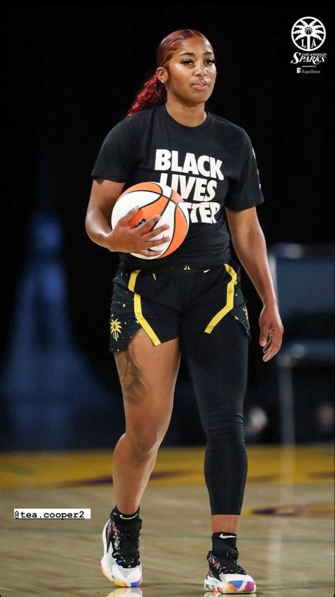 Te’a Cooper, Tea Cooper Basketball, Wnba Women Wallpaper, Girls Basketball Aesthetic, Tea Cooper, Te'a Cooper, Basketball Girls Outfits, Basketball Pictures Poses, Basketball Hairstyles