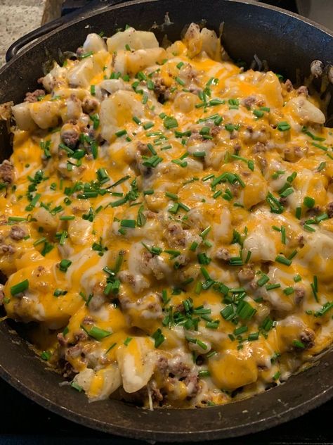 COUNTRY HAMBURGER SKILLET DINNER - Delish Grandma's Recipes Easy Hamburger Skillet Meals, Country Hamburger Skillet Dinner, Burger Skillet Recipes, Skillet Hamburger Recipes, Hamburger And Potatoes Skillet, Ground Beef Potato Skillet, Hamburger Skillet, Hamburger Recipes Easy, Meal For Dinner