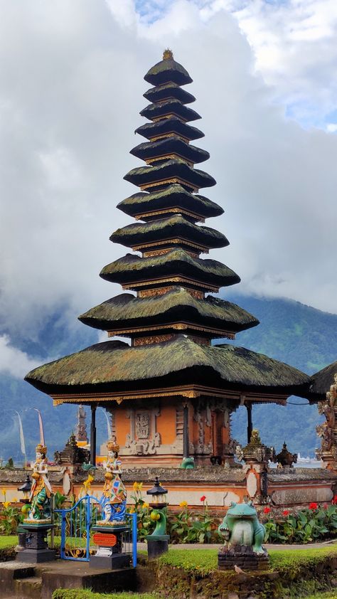 Temples In Bali, Indonesia Temple, Bali Icon, Bedugul Bali, Travel To Bali, Bali Temple, Travel Countries, Visit Bali, Bali Painting