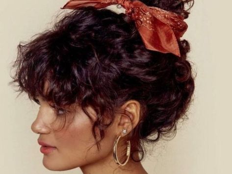 Shag Updo, Everyday Hairstyles For Short Hair, Best Leave In Conditioner, Curly Hair Looks, Conditioner For Curly Hair, Curly Shag, Curly Shag Haircut, Midsize Summer, Minimalist Hair Accessories