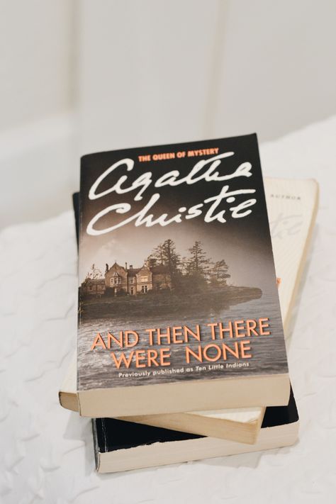 Cam Jansen, Agatha Christie Books, Then There Were None, Devon Coast, List Of Characters, Inspirational Books To Read, Mystery Novels, Mystery Books, Mystery Book