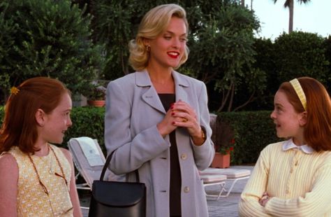 Meredith Blake From 'The Parent Trap' Was A Fashion Icon Blake Aesthetic, Miranda Hobbes, Estilo Rachel Green, Meredith Blake, The Parent Trap, Parent Trap, Minimalist Summer, Fashion Icon, Linen Blazer