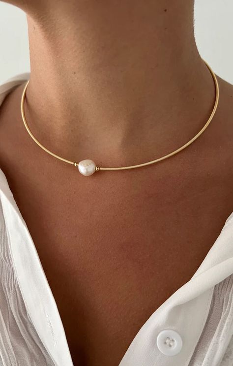 ALV Jewels Pearl Craze Necklace ~ Pearl Pearl Delicate Necklace, Pearl Fine Jewelry, Minimal Pearl Necklace, Pearl Collar Necklace, Pearl Necklace Wedding The Bride, Simple Pearl Jewelry, Modern Pearl Necklace Design, Classy Pearl Necklace, Pearl Necklace Bride