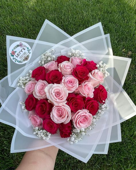 It’s giving Season of Love Vibez 🩷❤️ Order your Loverrr a bouquet by @lilyyscreations Dm @lilyyscreations or text (559)-931-4025 #floraldesign #prettybouquets #rosebouquet #floristofinstagram #559bouquets #flowerbouquet #explorepage #explore #supportlocal #fresnoflowers #fresnoflorist #ramobuchón #fresnocalifornia #ramo #redroses #valentinesday #lover Bouquet For Mom Birthday, Ramo Buchon For Guys, 25 Roses Bouquet, Birthday Flowers Bouquet Beautiful Roses, Birthday Ramos, Grandmas Flowers, Mom Bouquet, Roses Bouquet Gift, Flower Boquet