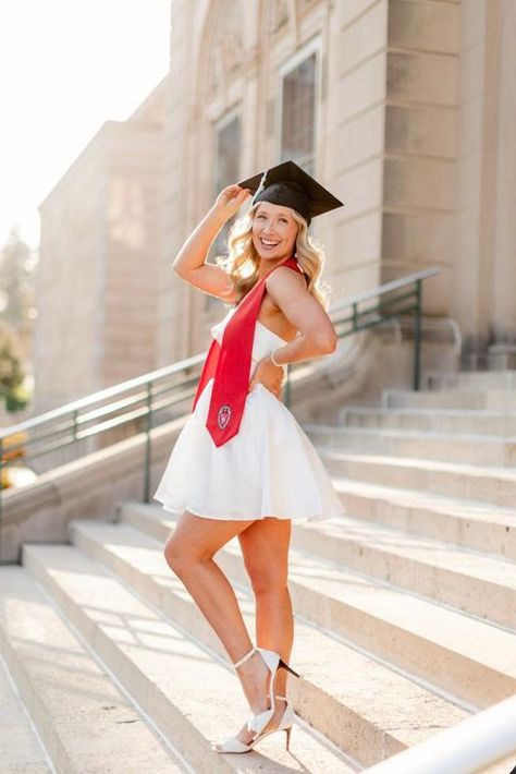 Alix Earle Graduation, Grad Pics Cap And Gown, Graduation Pictures Girly, Girl Graduation Posing, Cute Poses For Graduation Pictures, Graduation Sitting Poses, Grad Photos Women, Graduation Pictures With Cap And Gown, Graduation Cap Pictures Photo Ideas