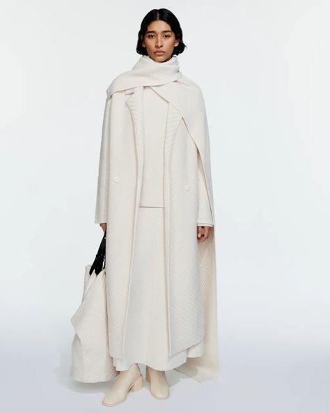 Looks from the Joseph RTW Fall 2024 collection. Color Block Coats, Joseph Fashion, Smart Outfit, 2024 Collection, Fall 2024, Winter Fashion Outfits, Minimal Fashion, Minimalist Fashion, Autumn Winter Fashion