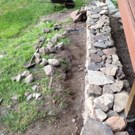 Rock Wall Garden, Natural Rock Wall, Rock Wall Fencing, Rock Wall Landscape, Natural Stone Retaining Wall, Rock Fence, Rock Wall Gardens, Building A Stone Wall, Build A Fence