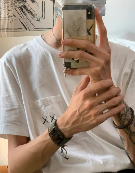 Hot Male Hands, Nice Hands, Veiny Arms, Hand Veins, Hot Hands, Gentleman Aesthetic, Hand Photography, Hand Palm, Hand Drawing Reference