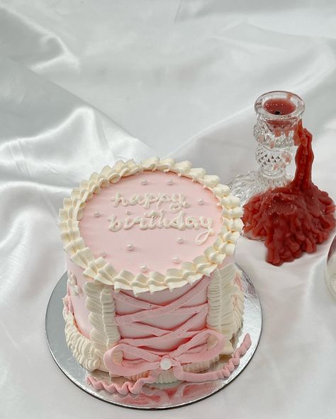 A beautiful little corset piece 💗 #corset #cake #mini #pink #miilkcakestudio Corset Cake, 24th Birthday Cake, Victorian Cakes, Sweet Sixteen Ideas, Table Centerpiece Ideas, Lace Cake, Cake Mini, Cake Studio, 24th Birthday