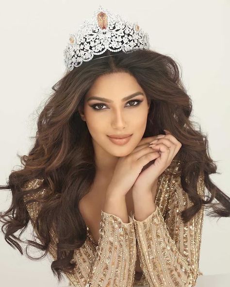 Pageant Photoshoot Ideas Headshot Poses, Miss Universe Hairstyles, Miss Photoshoot, Head Shots Poses Models, Harnaz Sandhu, Pageant Photoshoot Ideas, Pageant Poses, Pageant Pictures, Miss Universe India