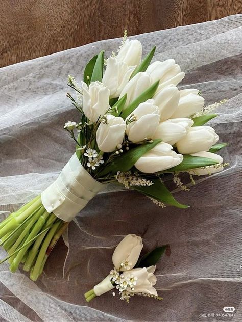 Wedding Flower Bouquets Bridal Simple, Bride's Bouquet Tulip, Bride Bouquets White Tulips, Celebrity Wedding Flowers, Tulips As Wedding Flowers, Bride Flower Bouquet Tulip, White Bouquet For Prom, Bouquet Of Tulips Wedding, White Tulip Bride Bouquet