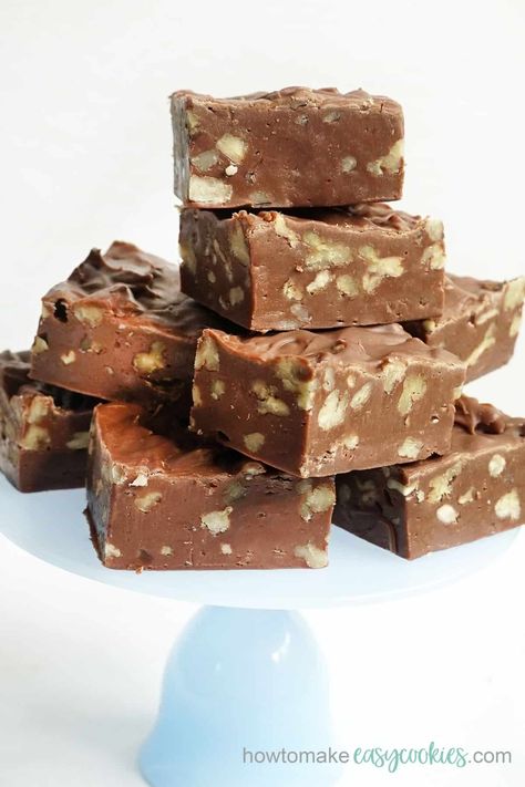 Pecan Fudge Recipes, Fudge With Pecans, Chocolate Pecan Fudge, 3 Ingredient Fudge, Butter Pecan Fudge Recipe, Fudge Truffles, No Bake Fudge, Homemade Chocolate Fudge, Pecan Milk