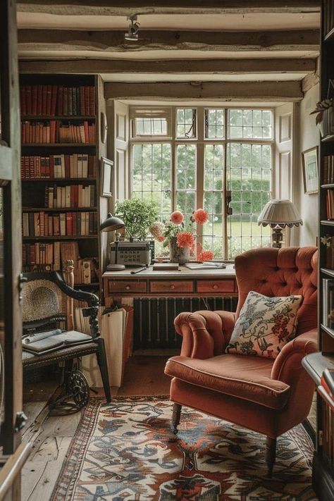 Invitation - Le cottage de Gwladys Country Study Room, British Cottage Interior, French Country Office, Salons Cottage, English Countryside Home, Cottage Office, Countryside Home, British Cottage, Classic Fireplace