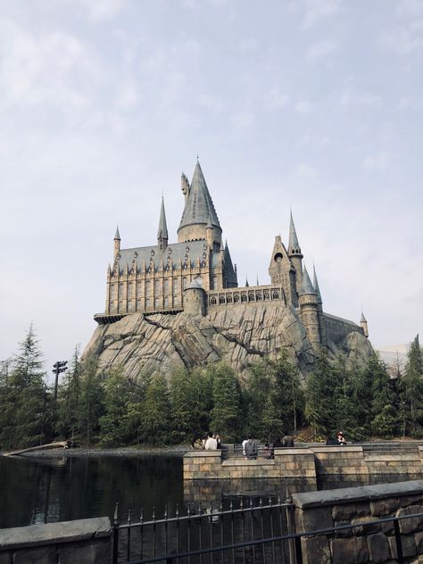 Osaka Japan Universal Studios, Universal Studio Osaka Japan, Universal Studios Tokyo, Universal Studios Japan Aesthetic, Universal Osaka, Universal Studios Aesthetic, Japan Universal Studios, Universal Studios Hogwarts, Harry Potter Japan