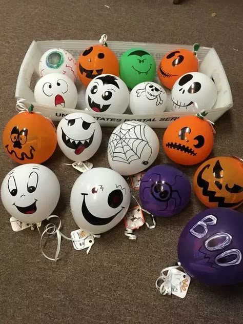 35+ Freakishly Fun and Engaging DIY Halloween Party Ideas for Kids - HubPages Diy Halloween Party Ideas, Globos Halloween, Halloween Party Ideas For Kids, Easy Halloween Games, Halloween Balloons Decorations, Strašidelný Halloween, Diy Halloween Party, Halloween Party Activities, Dekorasi Halloween