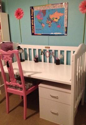 Convert on old used baby crib into a desk {featured on Home Storage Solutions 101} Furniture Island, Makeover Videos, Dresser Ikea, Old Baby Cribs, Crib Desk, Baby Crib Diy, Old Cribs, Best Baby Cribs, Mirror Furniture