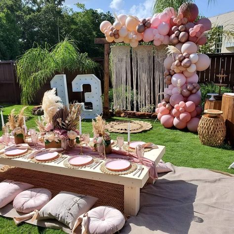 Bday Tent Ideas, Simple Outdoor Birthday Decor, Tent Bday Party, Outdoor Tent Birthday Party Decoration, Birthday Outdoor Decor, Boho Picnic Table Decor, Pink Outdoor Birthday Party, Small Backyard Birthday Party, Backyard Tea Party Kids