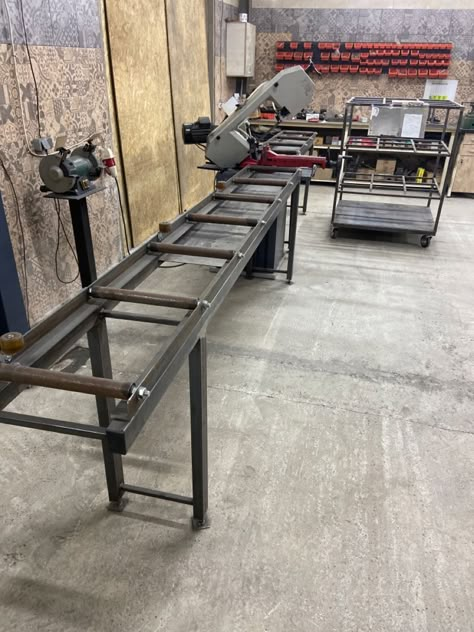 Welding Workshop, Welding Table Diy, درج السلم, Cool Welding Projects, Welding Tables, Machining Metal Projects, Metal Bender, Workshop Layout, Welding Shop