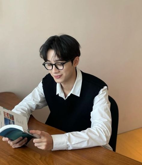 Lai Kuan Lin, Pick Me Girl, Lai Kuanlin, Guan Lin, Nerd Glasses, Lai Guanlin, Lai Kuan-lin, British American, Perfect Life