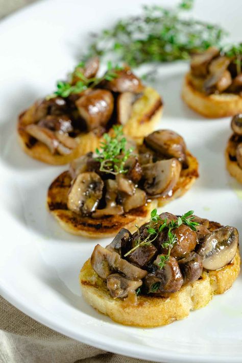 Bruschetta Appetizer, Mushroom Appetizers, Entertaining At Home, Easy To Make Appetizers, Vegetarian Appetizers, Vegan Appetizers, Cooking Wine, Picnic Foods, Party Food Appetizers