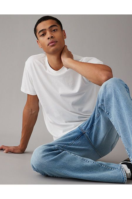 Super soft cotton jersey/Crew neck/Short sleeves/Straight hem/This shirt is Real Good: Made with the planet in mind & a promise to continue to do better. Mens Grey Shirt, White Tee Men, White Tee Shirts, Do Better, T Shirt And Jeans, Wreath Ideas, 4 Life, Grey Shirt, White Tee