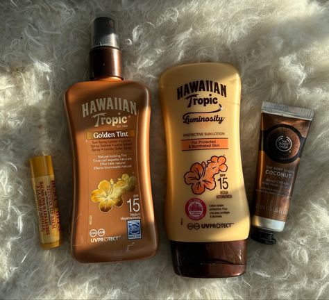 Tropical Beauty Products, Tanning Products Aesthetic, Hawaiian Tropic Products, Hawaiian Tropic Aesthetic, Best Tanning Products, Best Tanning Oil, Tanning Tips, Tanning Products, Spray Lotion