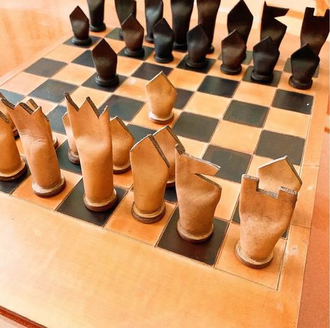 Chess Diy, Chess Ideas, Chess Art, Slab Ceramics, Chess Sets, Ceramic Ideas, Chess Pieces, Pottery Ideas, Diy Birthday Gifts