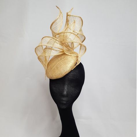 Small Fascinators, Hair Styles With Hats, Donut Hat, Face Hugger, Gold Fascinator, Fascinator Hats Diy, Pill Box Hat, Church Lady Hats, Box Hat