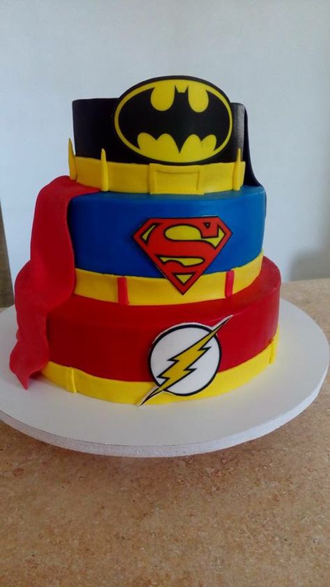 DC Superheroes Cake Justice League Birthday Cake, Justice League Cake, Batman Birthday, 30th Bday, Bday Ideas, Dc Superheroes, Justice League, Party Cakes, Bday Party