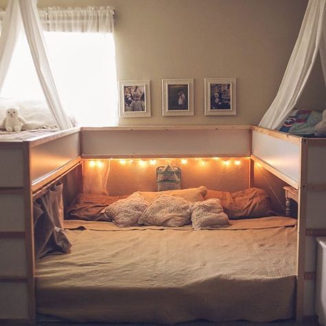 This Ikea Hack For Families Who Cosleep Is Truly Genius Cosleeping Bedroom, Baby Floor Bed, Kids Floor Bed, Ikea Bed Hack, Ikea Kura Bed, Family Bed, Floor Bed Frame, Kids Shared Bedroom, Kura Bed